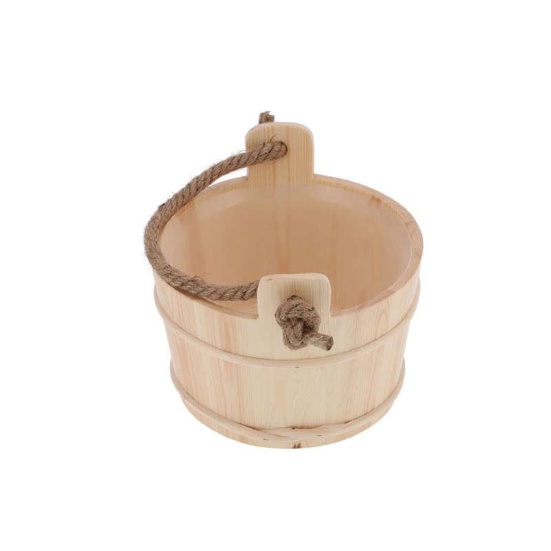 Spruce_bucket_with_rope