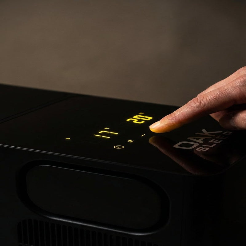 oak-sleep-hub-2-dual-temperature-control-touch-panel-closeup